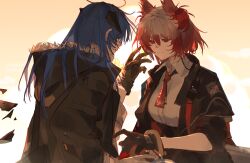  2girls absurdres animal_ears arknights bird_ears bird_girl black_jacket blue_hair breasts chinese_commentary commentary_request detached_wings feather_hair fiammetta_(arknights) from_side fur-trimmed_hood fur_trim gradient_hair halo highres hood horns jacket long_hair mostima_(arknights) multicolored_hair multiple_girls necktie open_clothes open_jacket profile red_eyes red_hair red_necktie shirt short_hair traditional_halo upper_body white_shirt wings yuan_deng_su_hua_guanjun 