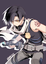  1boy arm_tattoo arm_wrap artist_name bare_shoulders belt black_background black_gloves black_hair black_shirt closed_mouth commentary cowboy_shot curtained_hair dated drop_shadow eiyuu_densetsu fingerless_gloves floating_scarf gloves grey_belt grey_pants hair_between_eyes highres holding holding_sword holding_weapon joshua_bright leaning_forward leather leather_belt leather_gloves looking_at_viewer male_focus pants parted_bangs reverse_grip scarf shirt short_hair shoulder_tattoo simple_background sleeveless sleeveless_shirt solo sora_no_kiseki sora_no_kiseki_sc sword tattoo untranslatable_commentary v-shaped_eyebrows weapon white_scarf willfin yellow_eyes 