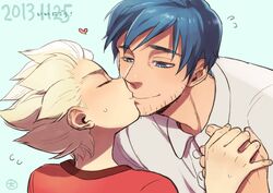  2boys blue_hair blush closed_eyes dogdogdog gouenji_shuuya holding_hands inazuma_eleven inazuma_eleven_(series) kiss male multiple_boys nikaidou_shuugo short_hair smile white_hair yaoi 