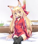  1girl :d animal_ears bed black blonde_hair bow collar collarbone contemporary dog_collar fang fox_ears fox_tail hair_bow long_hair looking_at_viewer multicolored_hair open_mouth original shika sitting sitting_on_bed sleeves_past_wrists smile solo sweatshirt tail thighhighs two-tone_hair wide_hips yellow_eyes zettai_ryouiki 