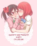  2girls artist_name black_hair blush bow character_name closed_eyes dated hair_bow happy_birthday highres kiss love_live!_school_idol_project mono_land multiple_girls nishikino_maki open_mouth pink_background red_eyes redhead short_hair short_sleeves twintails yazawa_nico yuri 