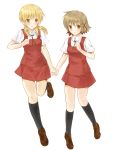  2girls blonde_hair blush brown_eyes brown_hair dan_ball hair_ornament hairclip hidamari_sketch highres holding_hands miyako multiple_girls school_uniform short_hair simple_background skirt white_background yellow_eyes yuno 