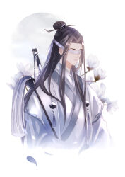  1boy absurdres black_hair blindfold blurry chinese_clothes closed_mouth flower full_moon hanfu highres long_hair long_sleeves male_focus modao_zushi moon petals robe simple_background smile solo sword sword_on_back tassel topknot upper_body very_long_hair weapon weapon_on_back white_background white_flower white_hanfu wide_sleeves xiao_guan_(headdress) xiao_xingchen yinshan123 