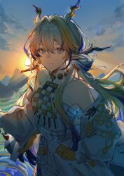  1girl absurdres arknights backlighting bare_shoulders belt blonde_hair blue_eyes blue_hair chinese_commentary closed_mouth commentary_request cowboy_shot day dragon_girl dragon_horns earrings english_commentary hair_between_eyes hair_intakes highres horns jacket jewelry long_hair long_sleeves looking_at_viewer mixed-language_commentary moliyuu multicolored_hair necklace off_shoulder outdoors pointy_ears shu_(arknights) smile solo standing strapless sun sunset tube_top white_belt white_hair white_jacket white_tube_top 