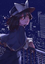  1girl absurdres alternate_eye_color balcony black_capelet black_hair black_hat black_skirt bow capelet city cityscape crossed_arms grin hair_bow hashtag-only_commentary hat hat_bow highres long_sleeves looking_at_viewer medium_hair muraryo night night_sky red_eyes shirt skirt sky sleeve_cuffs smile solo star_(sky) starry_sky touhou usami_renko white_bow white_shirt 