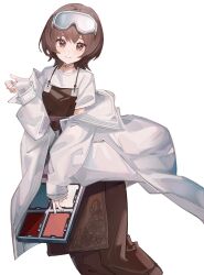  1girl arknights brown_dress brown_eyes brown_hair choker choppy_bangs closed_mouth commentary cowboy_shot dress english_commentary fingerless_gloves gloves goggles goggles_on_head hand_up highres jacket jacket_partially_removed long_sleeves looking_at_viewer pyyuu roberta_(arknights) shirt short_hair simple_background smile solo white_background white_choker white_gloves white_jacket white_shirt 