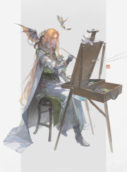  1boy absurdres animal_on_shoulder arm_guards bat_(animal) belt bird black_belt black_boots black_gloves blonde_hair boots brooch canvas_(object) chinese_commentary cloak closed_mouth collared_shirt commentary_request commission curtained_hair dragon dreamcatcher ear_chain earrings easel elf frilled_sleeves frills full_body gem gloves green_eyes green_gem green_ribbon grey_background hand_jewel hand_up highres holding holding_paint_palette holding_paintbrush hood hood_down hooded_cloak jewelry linked_piercing long_hair looking_ahead male_focus mole mole_under_eye multiple_moles neck_ribbon original paint_palette paint_tube paintbrush painting_(action) parted_bangs pendant piercing pointy_ears purple_gem ribbon ring robe seal_impression shirt simple_background sitting sleeve_garter small_dragon smile solo stool suitcase tassel three-quarter_sleeves two-sided_fabric two-tone_background very_long_hair wallet_chain watermark weibo_watermark white_background white_bird white_cloak white_robe white_shirt zhi_senliang 
