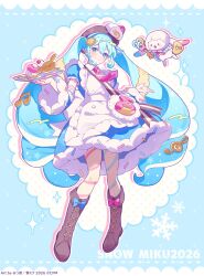  1girl aqua_background asymmetrical_legwear blue_bow blue_dress blue_eyes blue_hair blue_pantyhose boots bow brown_boots brown_hat commentary_request cookie_hair_ornament diagonal-striped_pantyhose double-parted_bangs dress food-themed_hair_ornament footwear_bow hair_between_eyes hair_ornament hat hatsune_miku highres holding holding_key key long_hair long_sleeves looking_at_viewer mismatched_legwear musical_note-themed_food necktie nise_dorothia open_mouth pantyhose pink_bow pink_necktie pink_pantyhose rabbit rabbit_yukine smile striped_clothes striped_pantyhose vocaloid white_rabbit_(animal) wide_sleeves yuki_miku yuki_miku_(2026) 