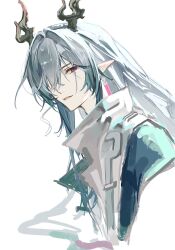  1boy arknights chinese_commentary closed_mouth commentary_request cropped_torso dragon_boy dragon_horns earrings eastern_dragon_horns grey_hair hair_between_eyes highres horns jewelry long_hair looking_at_viewer male_focus multicolored_hair parted_lips pink_eyes pointy_ears simple_background solo streaked_hair upper_body white_background yi_(arknights) ziyuan_xia_chen 
