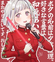  1girl :d blush bob_cut breast_pocket coat_dress colored_inner_hair commentary_request diagonal_bangs dress glowstick grey_hair hair_ornament highres holding holding_glowstick ijigen_fes_idolmaster_love_live!_utagassen inverted_bob kyaku_tasu link!_like!_love_live! long_sleeves looking_at_viewer love_live! love_live!_nijigasaki_high_school_idol_club microphone multicolored_hair open_mouth outline penlight_(glowstick) pink_eyes pleated_dress pocket red_background red_dress red_hair ryouran!_victory_road_(love_live!) short_hair signature smile solo star_(symbol) star_hair_ornament streaked_hair text_background translation_request upper_body virtual_youtuber white_outline yugiri_tsuzuri 