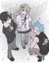  1girl 2boys amugonagurim bag bare_shoulders belt black_belt black_hair black_shirt black_shoes black_star blonde_hair blue_eyes blue_hair cat_hair_ornament crossed_arms death_the_kid frilled_skirt frills from_above full_body green_eyes grey_background grey_pants grey_scarf grey_skirt grey_socks grey_thighhighs hair_between_eyes hair_ornament hashtag-only_commentary highres hood hood_down hooded_shirt jewelry layered_skirt light_blush looking_at_viewer loose_socks maka_albarn multicolored_hair multiple_boys necklace open_mouth pants parted_lips pom_pom_(clothes) pom_pom_hair_ornament print_shirt scarf shirt shirt_under_shirt shoes short_hair shoulder_bag skirt skull smile socks soul_eater spiky_hair streaked_hair striped_clothes striped_hair striped_shirt thigh-highs twintails two-tone_hair v white_hair white_shirt white_socks wings yellow_eyes 