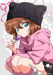  1girl absurdres bisho_imobing_hito black_hat black_skirt blue_eyes brown_hair candy closed_mouth food haibara_ai hat highres holding holding_candy holding_food holding_lollipop hood hood_down hoodie leg_warmers lollipop looking_at_viewer meitantei_conan pink_hoodie pleated_skirt safety_pin short_hair skirt solo translation_request white_leg_warmers 