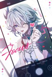  1girl absurdres armlet bare_shoulders blue_eyes cellphone_photo character_name commentary dress earrings gradient_hair green_hair green_nails heart heart_hands highres honkai:_star_rail honkai_(series) jewelry looking_at_viewer multicolored_eyes multicolored_hair nail_polish one_eye_closed open_mouth peacock_feathers_hair_ornament sha_(euiorn) sleeveless sleeveless_dress solo tassel tassel_earrings teeth twitter_username two-tone_eyes two-tone_hair untranslatable_commentary upper_teeth_only violet_eyes white_hair yao_guang_(honkai:_star_rail) 