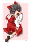  bow brown_hair cookie detached_sleeves eating food hakurei_reimu highres kneeling looking_back mouth_hold purple_eyes senbei short_hair shouji_ayumu solo syouji_ayumu touhou violet_eyes 