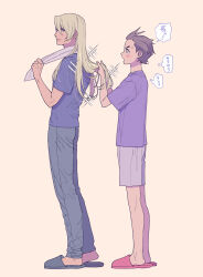  2boys absurdres ace_attorney apollo_justice apollo_justice:_ace_attorney arm_up black_slippers blonde_hair blue_shirt brown_hair commentary_request from_side grey_pants grey_shorts hair_down hands_in_another's_hair highres klavier_gavin long_hair looking_back male_focus multiple_boys ouse_(otussger) pants purple_shirt red_slippers shirt short_hair short_sideburns short_sleeves shorts sideburns simple_background slippers smile speech_bubble standing towel towel_around_neck translation_request 