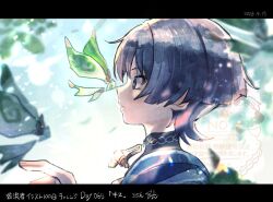  1boy black_bodysuit black_border blue_cape blunt_ends blurry blurry_background blush bodysuit border bright_pupils cape choppy_bangs closed_mouth crystalfly_(genshin_impact) dated eyeliner falling_leaves fingernails from_side genshin_impact gold grey_hair gurumin_(gurruguru) hand_up leaf letterboxed makeup male_focus mandarin_collar outdoors profile red_eyeliner scaramouche_(genshin_impact) side_cape solo twitter_username violet_eyes wanderer_(genshin_impact) watermark white_pupils wide-eyed 