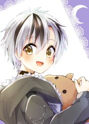  1boy :d black_choker black_hair black_jacket blush border brown_eyes choker commentary_request fang from_side fur-trimmed_jacket fur_trim grey_hair hair_between_eyes highres holding holding_stuffed_toy hood hood_down hooded_jacket jacket lace lace_border long_sleeves looking_at_viewer male_focus mani_(manidrawings) multicolored_hair nijisanji ornate_border purple_background short_hair simple_background smile solo streaked_hair stuffed_toy suzuki_masaru upper_body virtual_youtuber white_background 