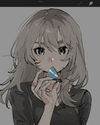  1girl art_program_in_frame black_choker black_shirt choker commentary girls_band_cry grey_background grey_eyes grey_hair hair_between_eyes highres kawaragi_momoka long_hair mouth_hold multicolored_hair plectrum plectrum_in_mouth roots_(hair) shirt simple_background solo untranslatable_commentary yoru_(yqoayqoa10) 