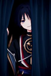  1boy 316_yogurt black_background black_hair black_kimono black_sleeves blunt_ends choppy_bangs curtains eyeliner genshin_impact gold gold_trim grey_sleeves hair_over_one_eye hand_up head_tilt highres japanese_clothes jewelry juban kimono layered_sleeves makeup male_focus mandarin_collar mitsudomoe_(shape) neck_ring o-ring open_clothes open_kimono parted_lips peeking_out purple_sash red_eyeliner red_kimono red_sash sash scaramouche_(genshin_impact) short_sleeves single_sode solo tomoe_(symbol) tsurime upper_body violet_eyes white_kimono white_mouth 
