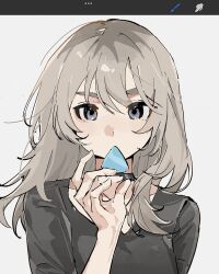  1girl art_program_in_frame black_choker black_shirt choker commentary girls_band_cry grey_background grey_eyes grey_hair hair_between_eyes highres kawaragi_momoka long_hair mouth_hold multicolored_hair plectrum plectrum_in_mouth roots_(hair) shirt simple_background solo untranslatable_commentary yoru_(yqoayqoa10) 