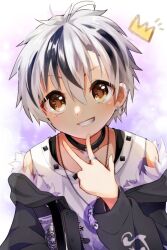  1boy black_collar black_hair black_jacket blush brown_eyes clothing_cutout collar collarbone commentary_request crown_(symbol) ear_piercing fur-trimmed_jacket fur_trim gradient_background grey_hair hair_between_eyes jacket jewelry long_sleeves looking_at_viewer male_focus mani_(manidrawings) multicolored_hair necklace nijisanji open_clothes open_jacket open_mouth piercing purple_background ring shirt short_hair shoulder_cutout solo streaked_hair suzuki_masaru suzuki_masaru_(8th_costume) teeth virtual_youtuber w white_background white_shirt 