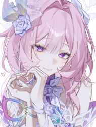  1girl absurdres commentary cyrene_(demiurge)_(honkai:_star_rail) cyrene_(honkai:_star_rail) diamond-shaped_pupils diamond_(shape) dress flower hair_flower hair_ornament heart heart_hands highres honkai:_star_rail honkai_(series) klq_gm long_hair looking_at_viewer pink_hair simple_background smile solo symbol-shaped_pupils untranslatable_commentary upper_body very_long_hair violet_eyes white_background white_dress 