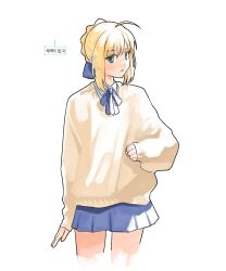  1girl ahoge artoria_pendragon_(fate) blonde_hair blue_bow blue_ribbon blue_skirt bow brown_sweater collared_shirt ddong_pong fate/stay_night fate_(series) green_eyes hair_bow highres long_sleeves looking_at_viewer ribbon saber_(fate) shirt sidelocks simple_background skirt solo sweater white_background white_shirt 