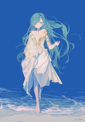  1girl 37_(reverse:1999) absurdres ancient_greek_clothes armlet bare_shoulders beach blue_background blue_eyes blue_hair chinese_commentary closed_mouth commentary_request floating_hair full_body greco-roman_clothes hair_between_eyes highres jewelry long_hair looking_at_viewer ocean qian. reverse:1999 sand smile solo very_long_hair walking 