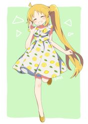  1girl :d ^_^ ahoge alternate_costume blonde_hair bocchi_the_rock! border closed_eyes dress facing_viewer food_print fruit_print full_body green_background hand_up ijichi_nijika lemon_print long_hair nakkasu print_dress side_ponytail sleeveless sleeveless_dress smile solo standing standing_on_one_leg white_border white_dress 