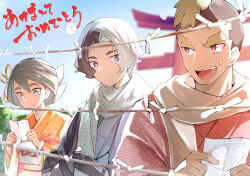  1girl 2boys ? alternate_costume amethio_(pokemon) black_gloves blurry blurry_background bright_pupils closed_mouth commentary_request day flying_sweatdrops gloves grey_kimono highres holding japanese_clothes kimono mikan_bako multicolored_hair multiple_boys onia_(pokemon) open_mouth orange_kimono outdoors parted_lips pokemon pokemon_(anime) pokemon_horizons sash scarf sky smile spoken_question_mark sweat symbol-shaped_pupils teeth translation_request triangle-shaped_pupils two-tone_hair violet_eyes white_pupils zirc_(pokemon) 