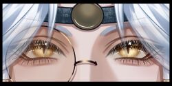  1girl absurdres black_border black_headband border chinese_commentary commentary_request eye_focus eyelashes eyes_visible_through_hair hair_tubes headband highres infinity_nikki looking_at_viewer medael_(infinity_nikki) monocle nikki_(series) round_eyewear slit_pupils solo straight-on thick_eyebrows white_hair yellow-framed_eyewear yellow_eyes yushengdeyouzilu 