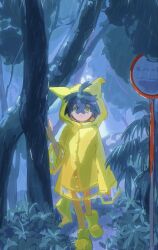  1boy :< alternate_costume black_hair boots coat commentary_request crossed_bangs forest highres hood hood_up hooded_coat kieran_(pokemon) leaf leaf_on_head long_sleeves multicolored_hair nature open_mouth orange_eyes outdoors plant pokemon pokemon_scarlet_and_violet purple_hair qianzhi_(akv31dh8ypasgvx) rain raincoat rubber_boots sign solo tree triangle_mouth wide_sleeves yellow_boots yellow_coat yellow_raincoat 