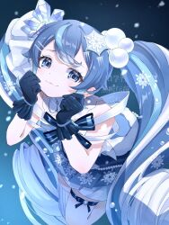  1girl aqua_hair asymmetrical_legwear black_gloves blue_eyes blue_hair blush breasts closed_mouth commentary_request crystal_hair_ornament dress ear_piercing gloves hair_between_eyes hair_ornament hatsune_miku highres long_hair multicolored_hair piercing pleated_skirt single_thighhigh skirt sleeveless sleeveless_dress snowflake_hair_ornament snowflake_print solo thigh-highs thigh_strap twintails very_long_hair vocaloid white_hair white_skirt white_thighhighs yana_(gsgk0jxuweehcss) yuki_miku yuki_miku_(2025) 