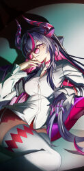  1girl absurdres armband black_armband breasts colored_extremities commentary_request derby_(dabidabi) dragon_horns dragon_tail feet_out_of_frame fingernails glasses hair_between_eyes highres horns large_breasts long_fingernails long_hair long_sleeves looking_at_viewer micro_shorts multicolored_hair multicolored_thighhighs nail_polish neverness_to_everness parted_lips purple_hair purple_hands purple_nails red_eyes red_hair red_horns red_shorts red_thighhighs round_eyewear shinku_(nte) shirt shorts solo tail thigh-highs two-tone_hair two-tone_thighhighs white_shirt white_thighhighs 