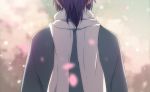  1boy blurry cherry_blossoms depth_of_field from_behind haori japanese_clothes male_focus nuriko-kun purple_hair solo touken_ranbu yamato-no-kami_yasusada 