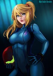  1girl blonde_hair blue_eyes bodysuit bracelet breasts eyelashes hand_on_hip headwear_removed helmet helmet_removed highres jewelry lips long_hair metroid mole nine-bullet-revolver nose ponytail samus_aran skin_tight smile solo zero_suit 