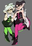 +_+ 2girls bare_shoulders black_hair boots callie_(splatoon) choker cousins double_v earrings fangs gloves green_legwear hand_on_hip highres jewelry marie_(splatoon) mole mole_under_eye multiple_girls nintendo open_mouth pantyhose pink_legwear pointy_ears silver_hair splatoon symbol-shaped_pupils tentacle_hair tentacles twitter_username v yellow_eyes