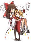  2girls bare_shoulders black_legwear blonde_hair bow brown_hair carrying detached_sleeves flandre_scarlet flying_sweatdrops hakurei_reimu hat hat_bow kumo_(atm) long_hair multiple_girls princess_carry red_bow red_eyes short_hair simple_background smile sweat touhou translation_request white_background wide_sleeves wings 