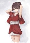  1girl 31_pacers absurdres adjusting_hair armpits arms_up black_eyes blush brown_hair cowboy_shot grey_background highres japanese_clothes kimono light_smile looking_at_viewer mouth_hold obi original sash short_kimono solo tasuki 