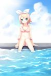  bikini blonde_hair bow breasts cleavage feet_in_water hair_bow highres kagamine_rin mikoto_(78510) nana_mikoto polka_dot polka_dot_bikini polka_dot_swimsuit pool short_hair smile soaking_feet solo swimsuit vocaloid water 