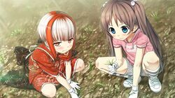  &gt;:) 2girls 3:&lt; child clothes_writing cura game_cg gloves highres hoodie japanese_clothes kimono monobeno multicolored_hair multiple_girls plaid_short redhead sawai_natsuha soil sumi_(monobeno) sweatdrop tasuki two-tone_hair two_side_up weeding white_gloves white_hair 