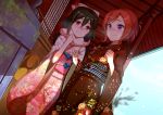  2girls black_hair blush bow hair_bow hair_ornament holding_hands interlocked_fingers japanese_clothes kimono looking_at_another love_live!_school_idol_project multiple_girls nishikino_maki red_eyes redhead scarf smile violet_eyes wide_sleeves yazawa_nico zhanzheng_zi 
