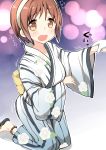  1girl absurdres anklet arm_grab blurry blush bokeh brown_eyes brown_hair commentary_request depth_of_field hairband highres japanese_clothes jewelry kantai_collection kimono kneeling natori_(kantai_collection) open_mouth ryuki_(ryukisukune) sandals short_hair solo_focus translation_request wide_sleeves yukata 