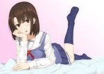  1059 1girl brown_eyes brown_hair chin_rest head_tilt katou_megumi kneehighs leg_up looking_at_viewer lying on_stomach open_mouth pleated_skirt saenai_heroine_no_sodatekata school_uniform short_hair skirt solo vest 