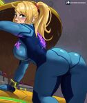  1girl absurdres ass bangs blonde_hair blue_bodysuit blue_eyes blush bodysuit breasts echo_saber gloves high_heels high_ponytail highres long_hair looking_at_viewer metroid metroid_dread mole mole_under_mouth ponytail rain samus_aran sidelocks simple_background skin_tight smile solo zero_suit 