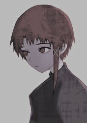 1girl absurdres black_sweater brown_eyes brown_hair closed_mouth dorothy_xi grey_background hair_ornament highres iwakura_lain serial_experiments_lain short_hair simple_background single_sidelock solo sweater turtleneck turtleneck_sweater x_hair_ornament 