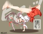  1girl artist_name barefoot capoeira god@man green_background hairband hakama hakama_skirt headband japanese_clothes kantai_collection kicking leg_lift legs_up long_hair long_sleeves looking_up red_skirt shoukaku_(kantai_collection) skirt smile translation_request twitter_username upside-down white_hair yellow_eyes 