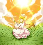  1girl blonde_hair clouds dress fairy_wings flower grass grin hat highres holding holding_flower light_particles light_rays lily_white long_hair long_sleeves looking_at_viewer looking_back orange_sky petals sheng_jun shiny shiny_hair smile solo squatting sun sunburst sunlight touhou violet_eyes white_dress wind wings 