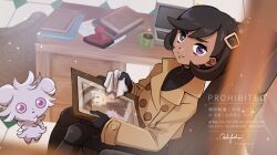  1girl black_bodysuit black_gloves black_hair blurry blurry_foreground bodysuit bodysuit_under_clothes brown_jacket chair closed_mouth collared_jacket commentary_request desk emma_(pokemon) espurr gloves hair_ornament holding holding_picture_frame indoors jacket long_sleeves looker_(pokemon) looking_up mocha_fushigi photo_(object) picture_frame pokemon pokemon_(creature) pokemon_legends:_z-a short_hair signature sitting smile sparkle violet_eyes watermark 