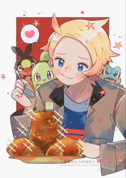  1boy arm_up blonde_hair blue_eyes blue_shirt blush brown_jacket chewing chikorita closed_mouth commentary_request crew_neck eating fangs food gradient_hair heart highres holding holding_spoon jacket long_sleeves male_focus multicolored_hair open_clothes open_jacket open_mouth pam0y0 pink_hair plate pokemon pokemon_(creature) pokemon_legends:_z-a print_shirt red_eyes shirt short_hair smile speech_bubble spoken_heart spoon star_(symbol) tepig tongue totodile urbain_(pokemon) watermark 